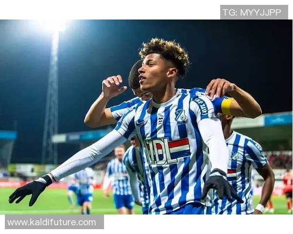 登博思与埃因霍温F的精彩对决揭示足球战术与团队合作的魅力 登博思与埃因霍温F的精彩对决揭示足球战术与团队合作的魅力