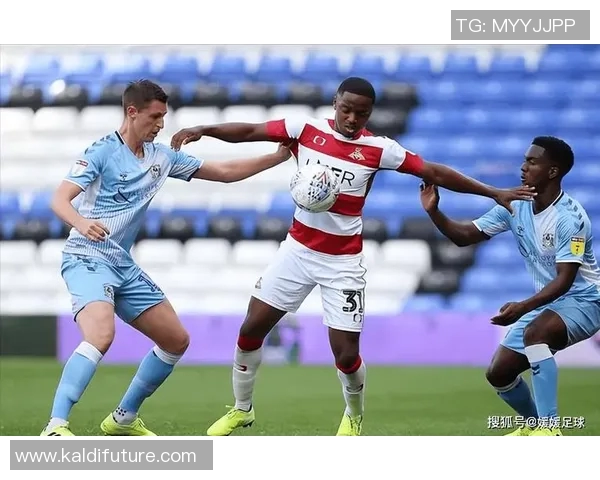 皮尔森与桑德捷的激烈对决揭示足球战术与团队协作的精彩瞬间