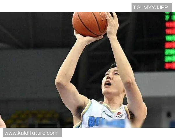 翟晓川：从篮球场上的拼搏到生活中的坚持与成长之路