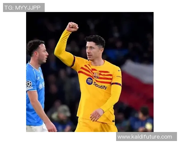 莱万欧冠赛场火力全开10场12球稳居射手榜首位