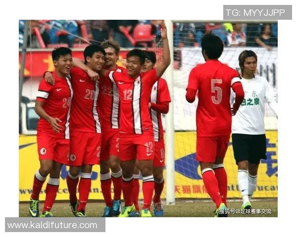 越南足球队迎战马来西亚队力争在友谊赛中展现实力与风采 越南足球队迎战马来西亚队力争在友谊赛中展现实力与风采