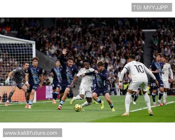 西甲焦点战皇马迎战瓦伦西亚双方争夺三分激战一触即发 西甲焦点战皇马迎战瓦伦西亚双方争夺三分激战一触即发